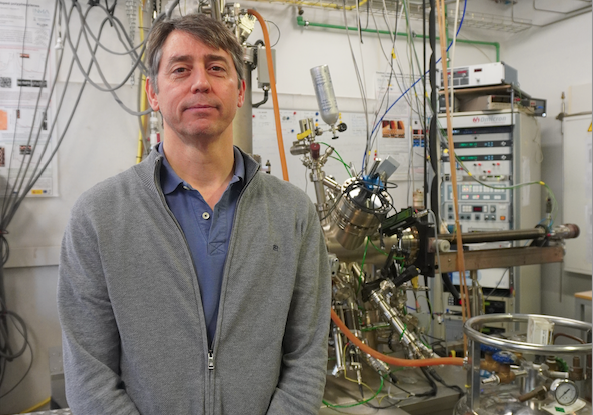 Rompen una barrera histórica en química al combinar flúor con oro para crear un material bidimensional